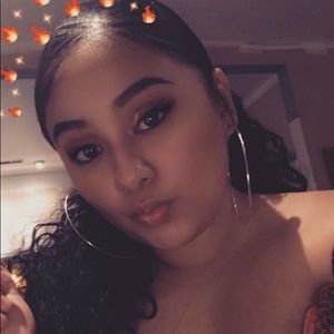 Meet your Posher, Esmeralda